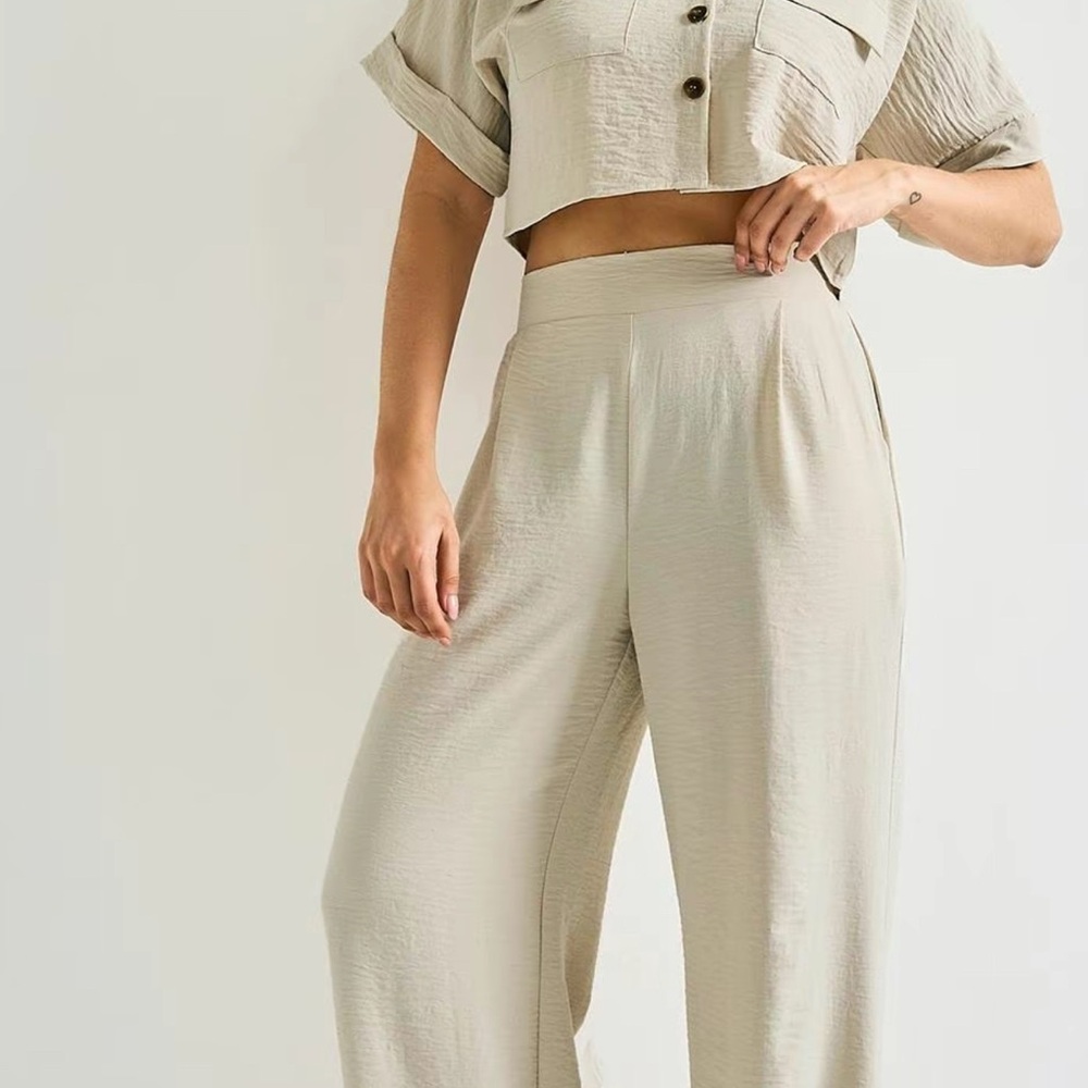 NWOT Beige High-Waisted Wide-Leg Pants